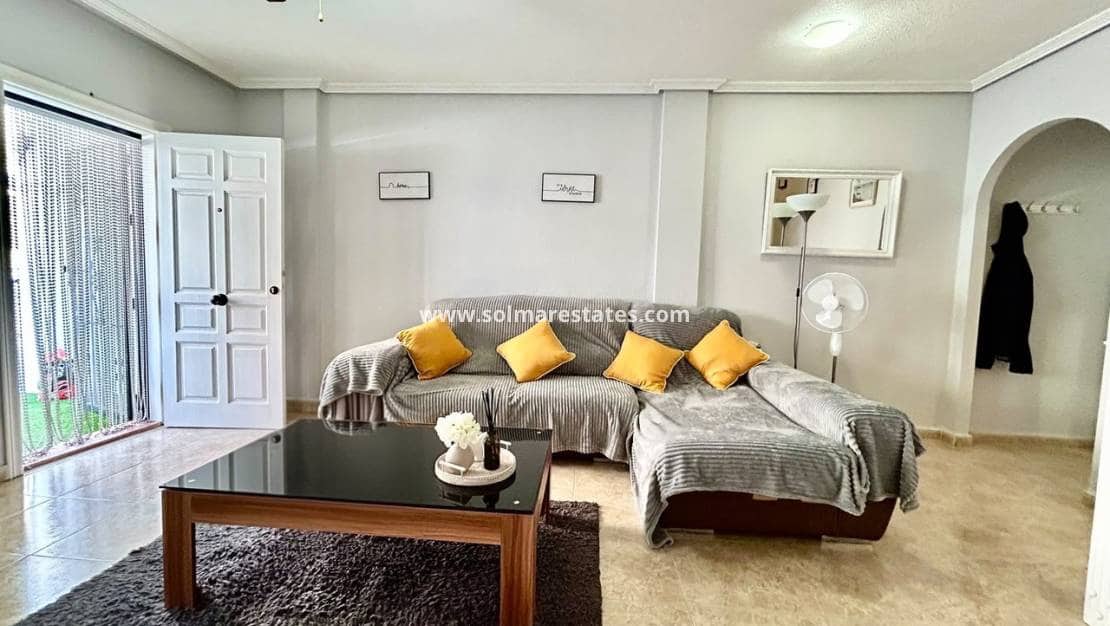 3 quarto Casa em Banda para venda em La Zenia com piscina - 199 900 € (Ref: 10057357)