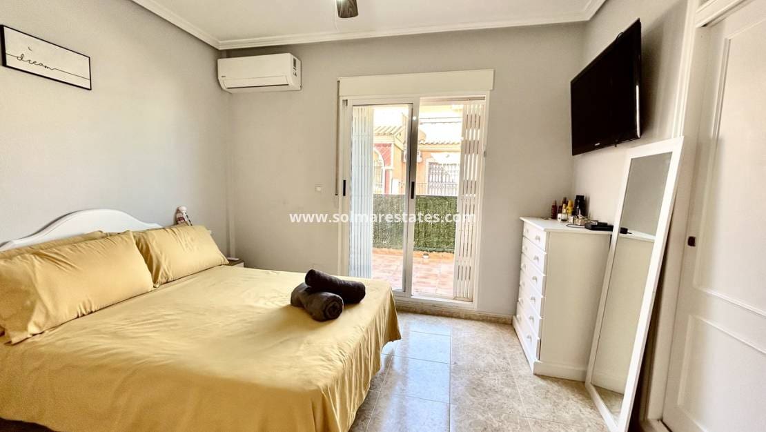 3 quarto Casa em Banda para venda em La Zenia com piscina - 199 900 € (Ref: 10057357)