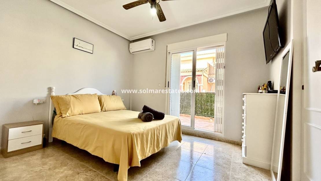 3 quarto Casa em Banda para venda em La Zenia com piscina - 199 900 € (Ref: 10057357)