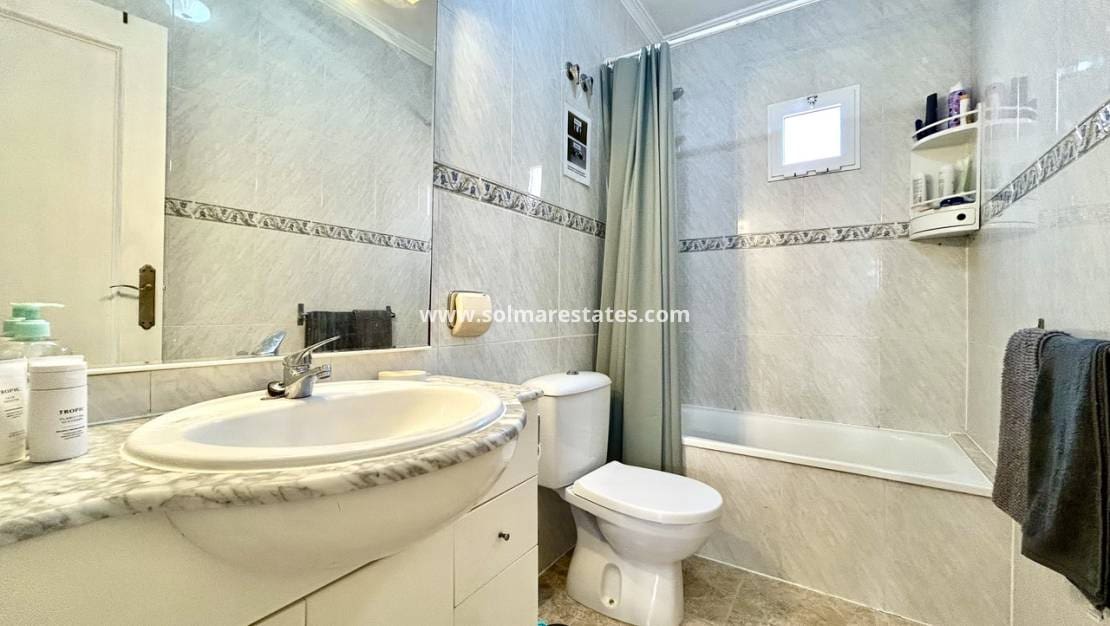 3 quarto Casa em Banda para venda em La Zenia com piscina - 199 900 € (Ref: 10057357)