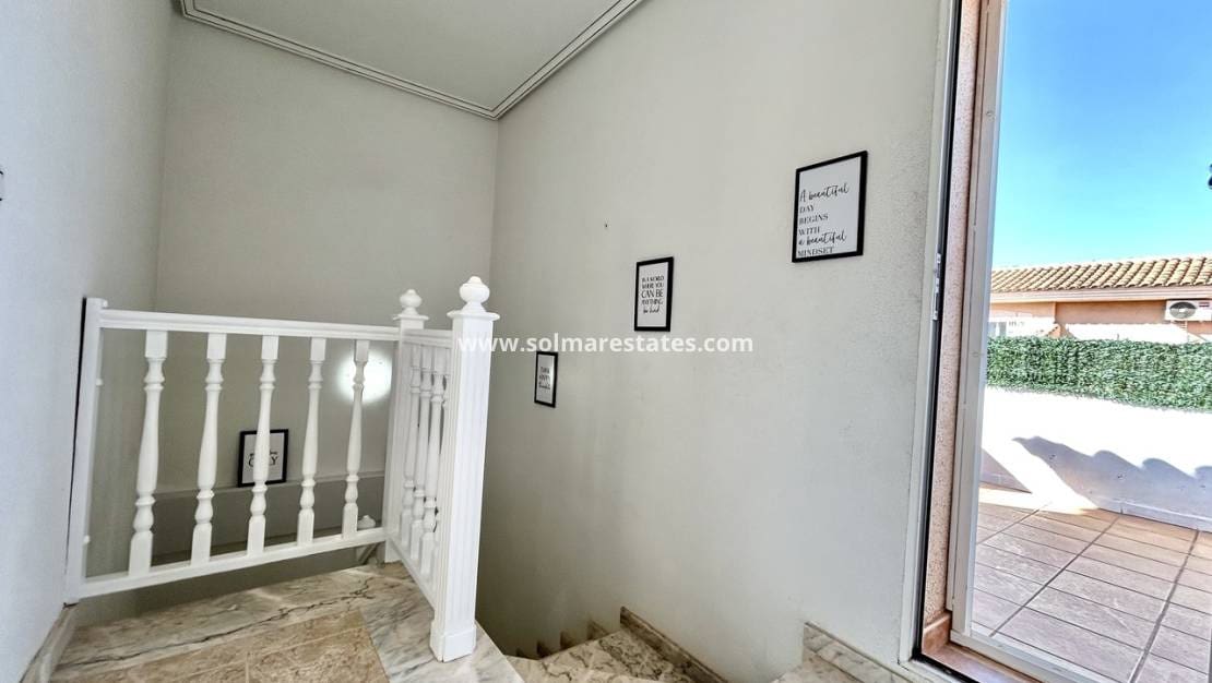 3 quarto Casa em Banda para venda em La Zenia com piscina - 199 900 € (Ref: 10057357)