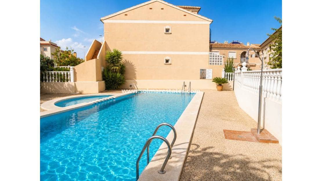 3 quarto Casa em Banda para venda em La Zenia com piscina - 199 900 € (Ref: 10057357)