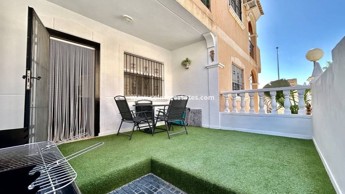 3 quarto Casa em Banda para venda em La Zenia com piscina - 199 900 € (Ref: 10057357)