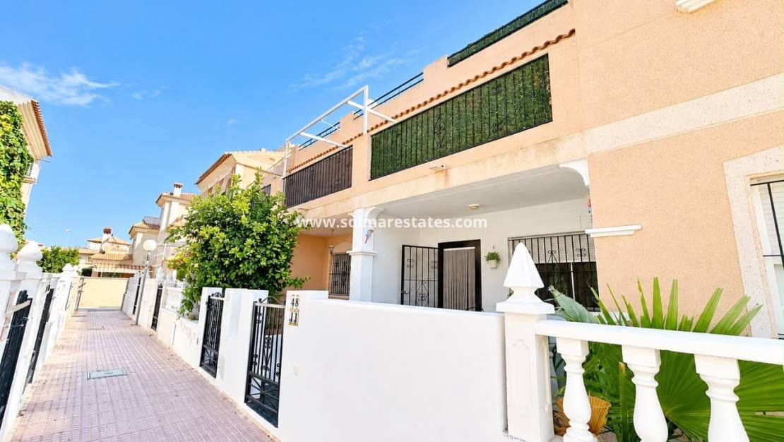3 quarto Casa em Banda para venda em La Zenia com piscina - 199 900 € (Ref: 10057357)
