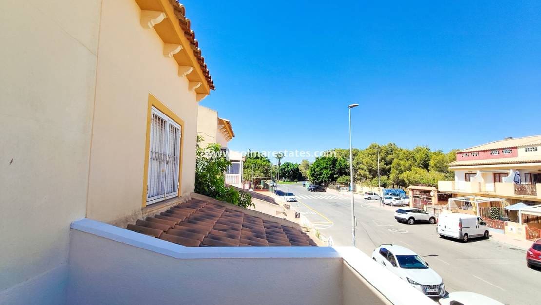 2 soveværelse Byhus til salg i Playa Flamenca med swimmingpool - € 229.900 (Ref: 10057358)