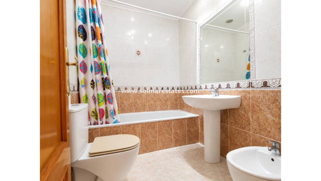 2 soveværelse Byhus til salg i Playa Flamenca med swimmingpool - € 229.900 (Ref: 10057358)