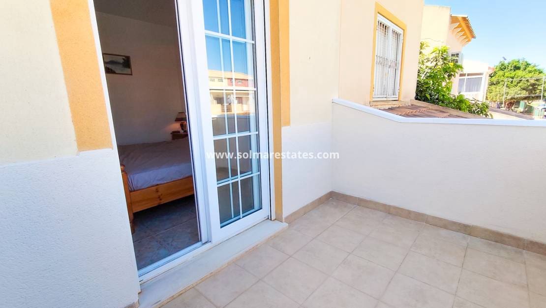 2 soveværelse Byhus til salg i Playa Flamenca med swimmingpool - € 229.900 (Ref: 10057358)