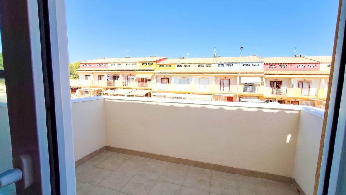2 soveværelse Byhus til salg i Playa Flamenca med swimmingpool - € 229.900 (Ref: 10057358)