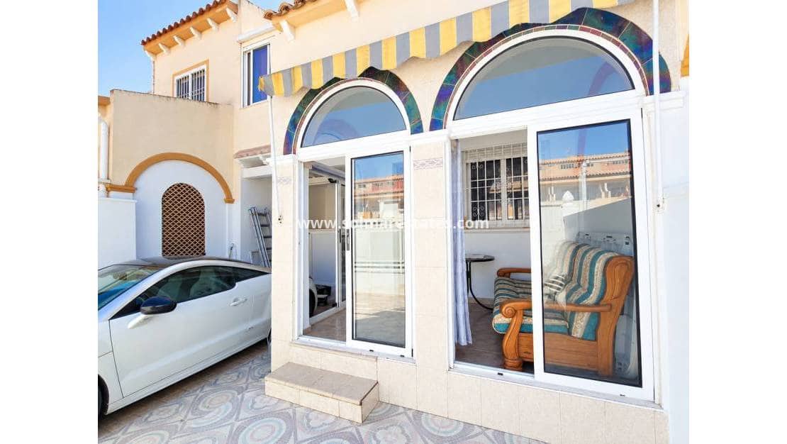 2 soveværelse Byhus til salg i Playa Flamenca med swimmingpool - € 229.900 (Ref: 10057358)