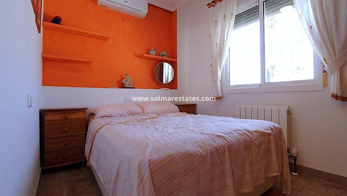 3 soveværelse Villa til salg i San Miguel de Salinas med swimmingpool - € 299.900 (Ref: 10057359)