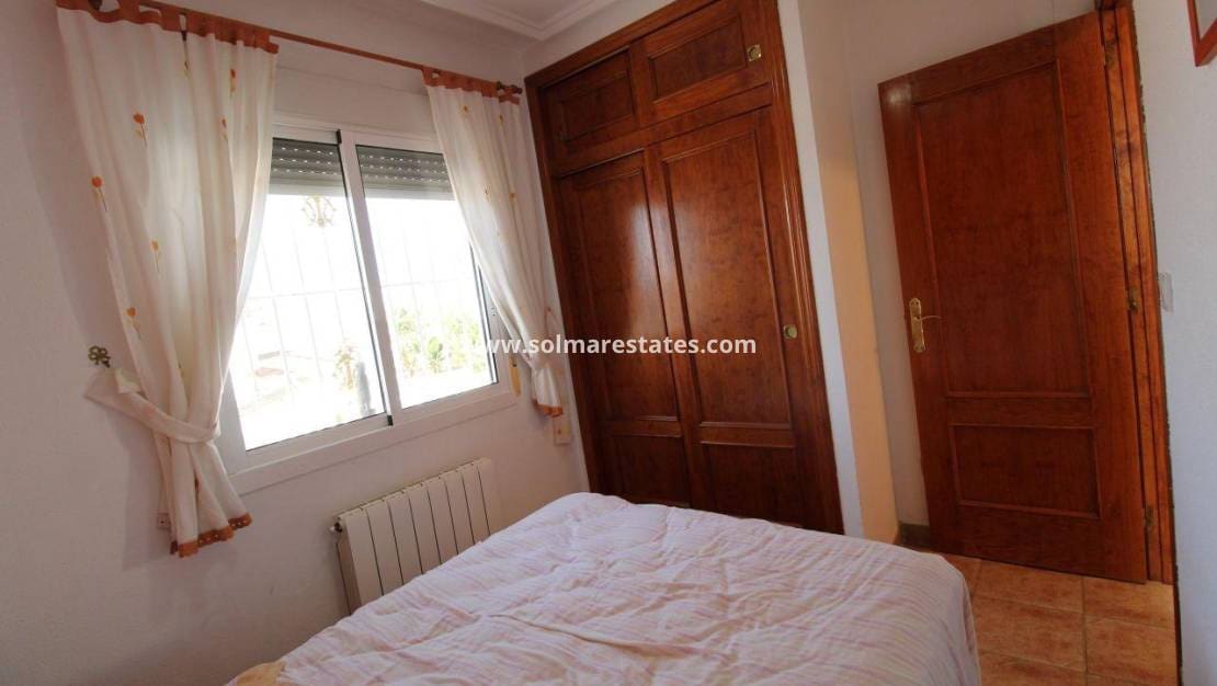 3 soveværelse Villa til salg i San Miguel de Salinas med swimmingpool - € 299.900 (Ref: 10057359)