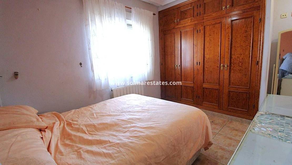 3 soveværelse Villa til salg i San Miguel de Salinas med swimmingpool - € 299.900 (Ref: 10057359)