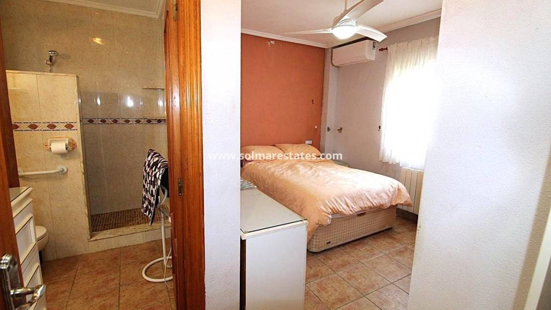 3 soveværelse Villa til salg i San Miguel de Salinas med swimmingpool - € 299.900 (Ref: 10057359)