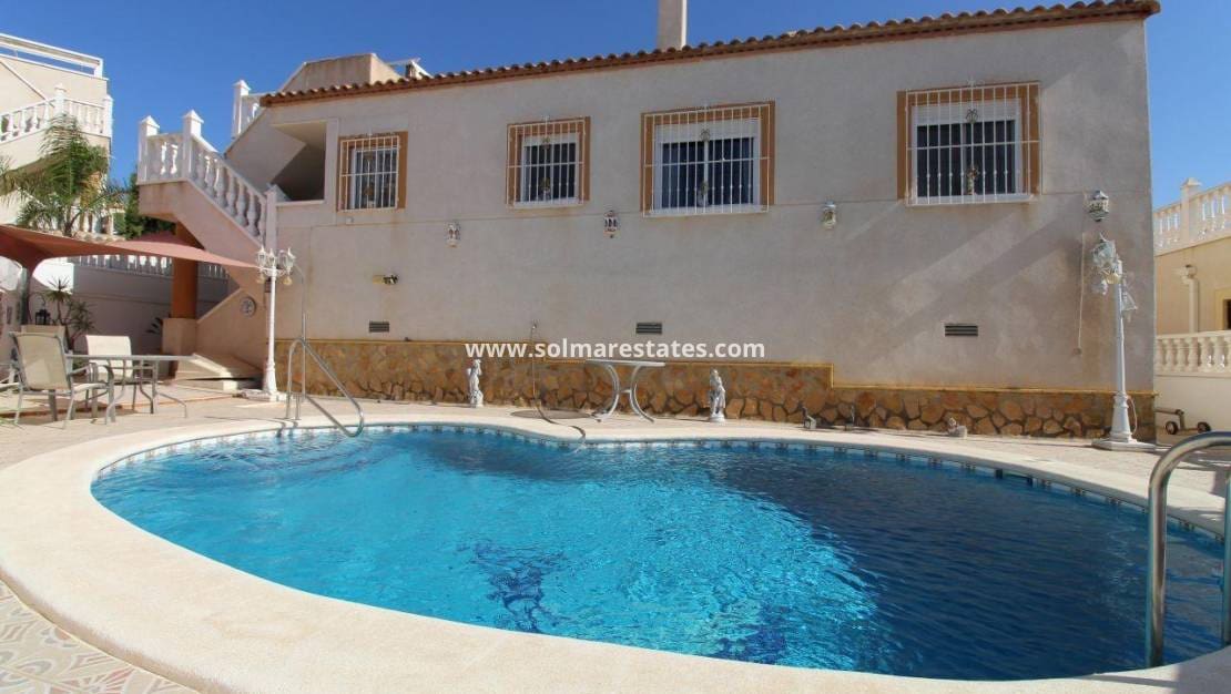 3 soveværelse Villa til salg i San Miguel de Salinas med swimmingpool - € 299.900 (Ref: 10057359)