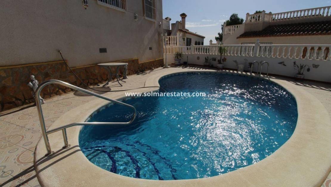 3 soveværelse Villa til salg i San Miguel de Salinas med swimmingpool - € 299.900 (Ref: 10057359)
