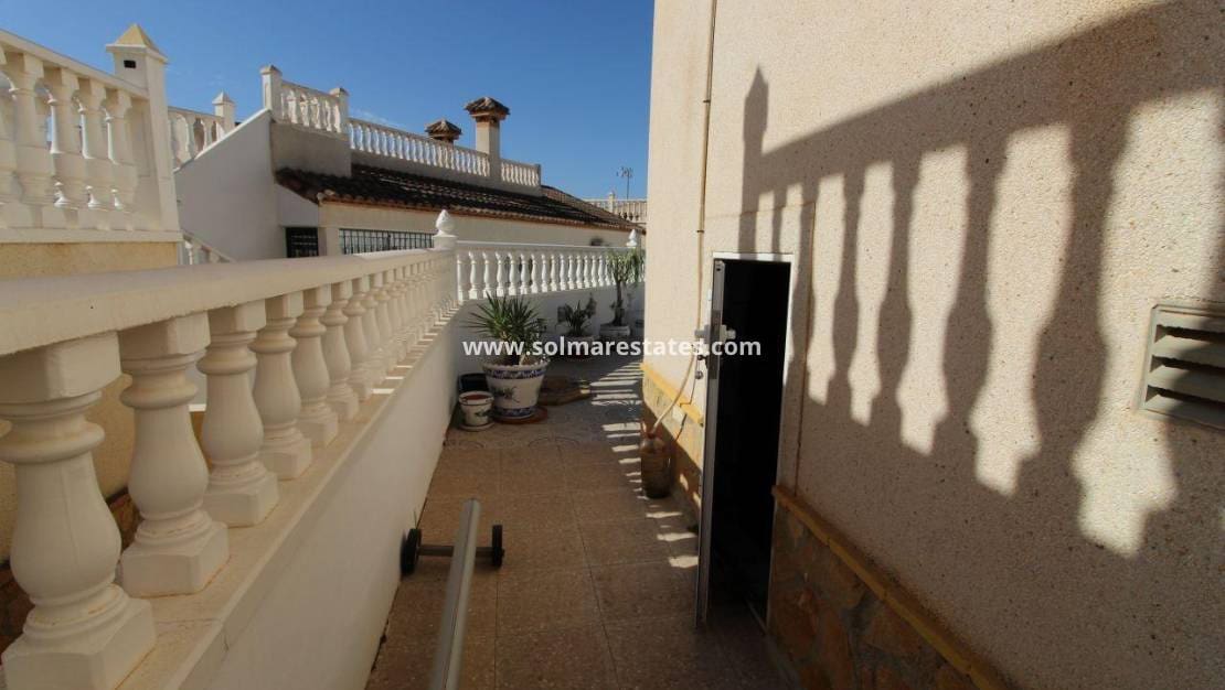 3 soveværelse Villa til salg i San Miguel de Salinas med swimmingpool - € 299.900 (Ref: 10057359)