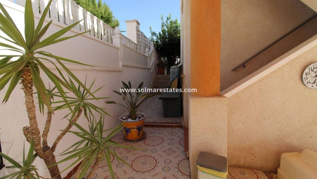 3 soveværelse Villa til salg i San Miguel de Salinas med swimmingpool - € 299.900 (Ref: 10057359)