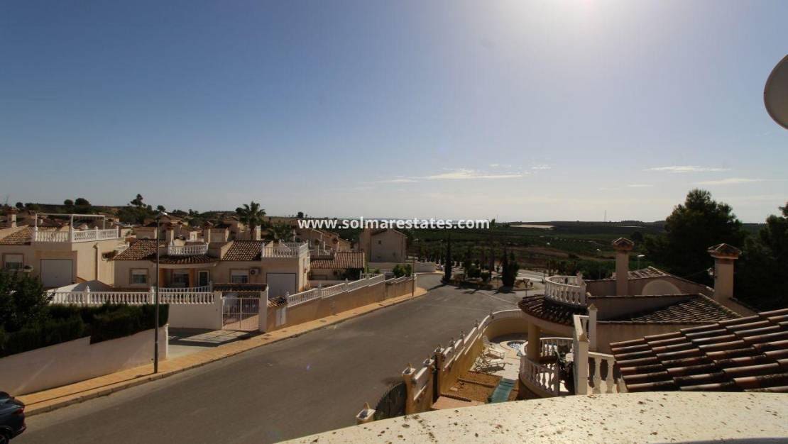 3 soveværelse Villa til salg i San Miguel de Salinas med swimmingpool - € 299.900 (Ref: 10057359)