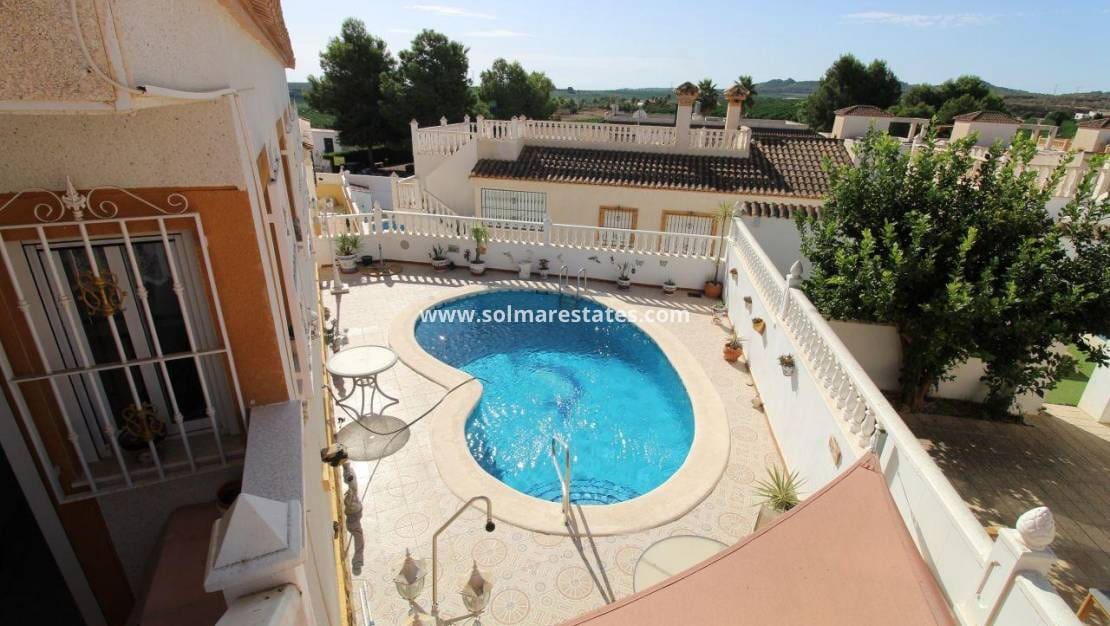 3 soveværelse Villa til salg i San Miguel de Salinas med swimmingpool - € 299.900 (Ref: 10057359)