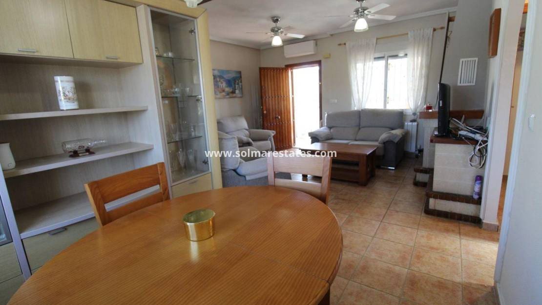 3 soveværelse Villa til salg i San Miguel de Salinas med swimmingpool - € 299.900 (Ref: 10057359)
