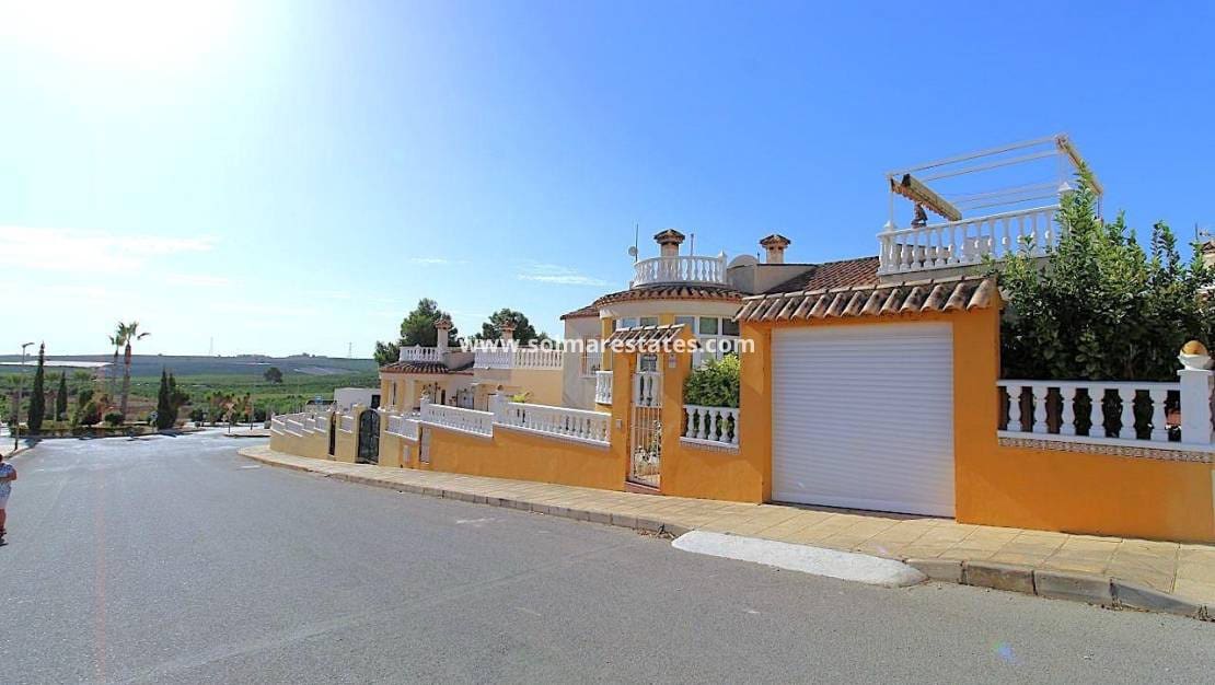 3 soveværelse Villa til salg i San Miguel de Salinas med swimmingpool - € 299.900 (Ref: 10057359)