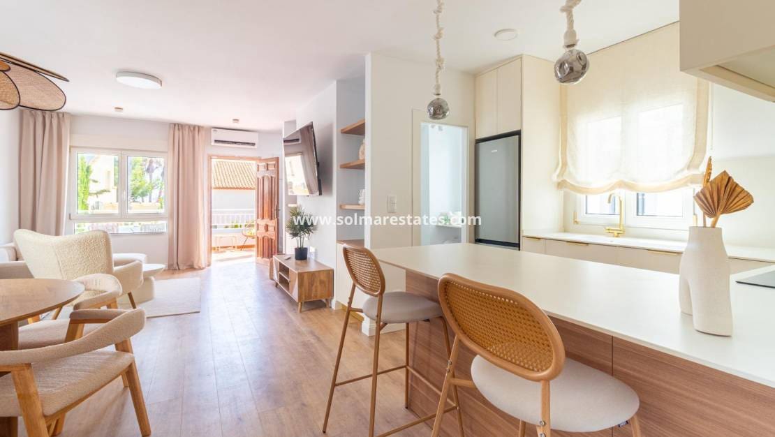 3 slaapkamer Villa te koop in Villamartin met zwembad - € 399.000 (Ref: 10060186)