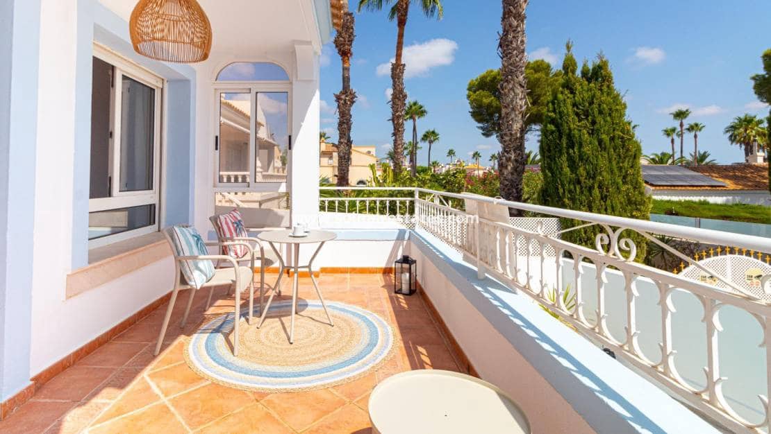 3 slaapkamer Villa te koop in Villamartin met zwembad - € 399.000 (Ref: 10060186)