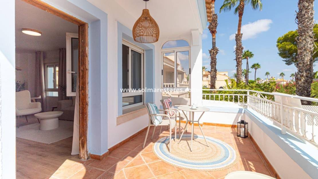 3 slaapkamer Villa te koop in Villamartin met zwembad - € 399.000 (Ref: 10060186)
