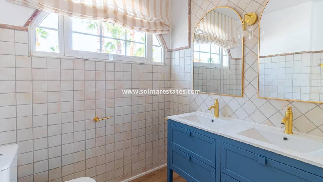 3 slaapkamer Villa te koop in Villamartin met zwembad - € 399.000 (Ref: 10060186)