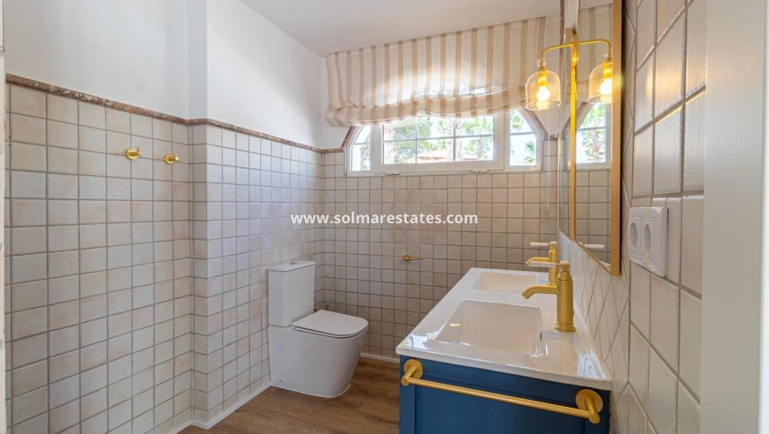 3 slaapkamer Villa te koop in Villamartin met zwembad - € 399.000 (Ref: 10060186)