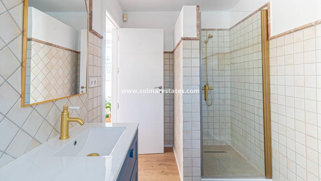 3 slaapkamer Villa te koop in Villamartin met zwembad - € 399.000 (Ref: 10060186)