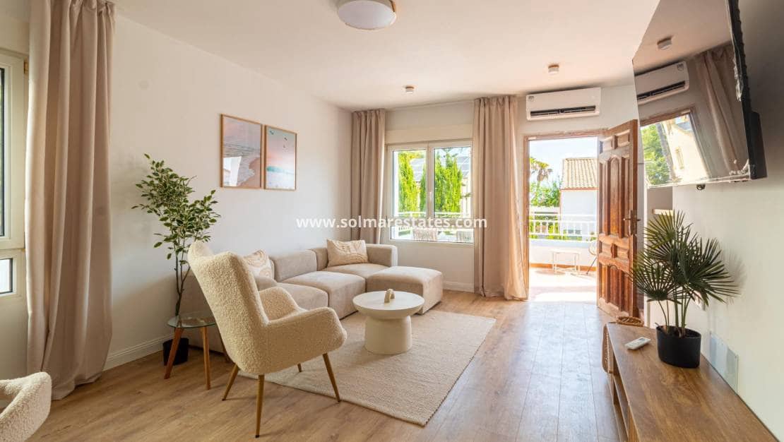 3 slaapkamer Villa te koop in Villamartin met zwembad - € 399.000 (Ref: 10060186)