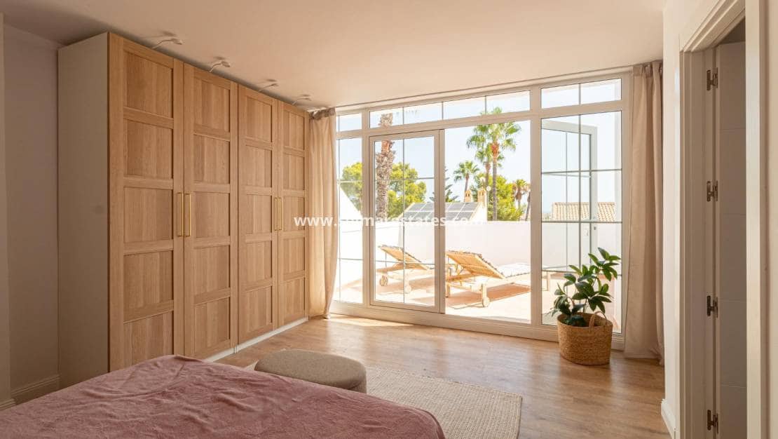 3 slaapkamer Villa te koop in Villamartin met zwembad - € 399.000 (Ref: 10060186)