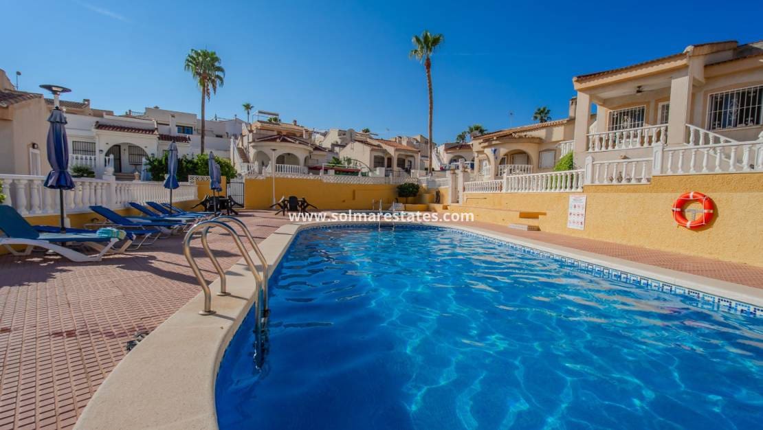 2 chambre Villa/Maison à vendre à La Marquesa avec piscine - 225 000 € (Ref: 10062323)