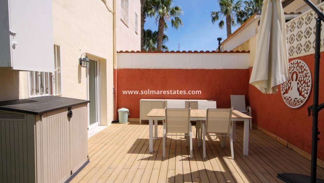 2 slaapkamer Halfvrijstaande villa te koop in Villamartin met zwembad - € 215.000 (Ref: 10062643)