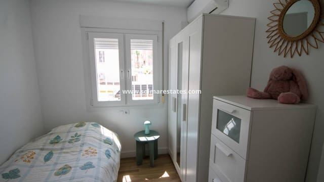 2 slaapkamer Halfvrijstaande villa te koop in Villamartin, Orihuela met zwembad - € 215.000 (Ref: 10062643)