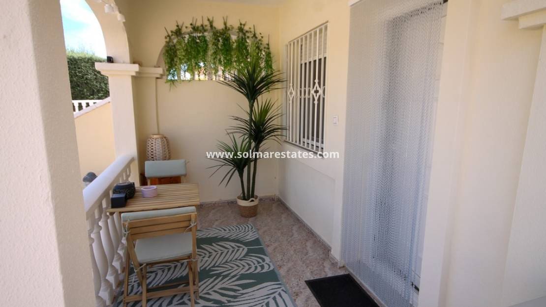 2 slaapkamer Halfvrijstaande villa te koop in Villamartin met zwembad - € 215.000 (Ref: 10062643)