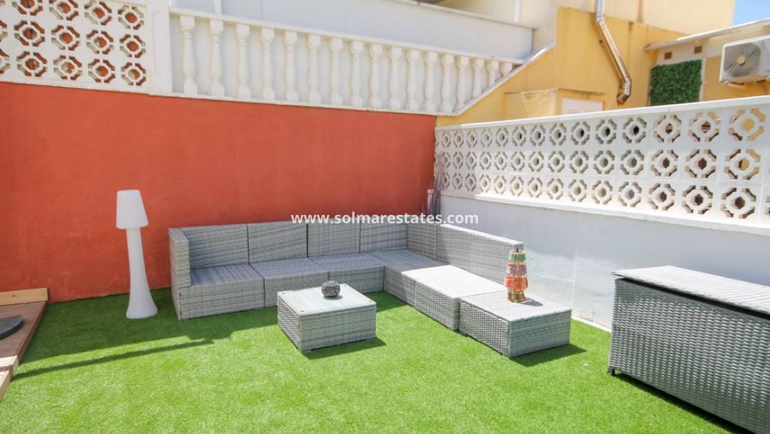 2 slaapkamer Halfvrijstaande villa te koop in Villamartin met zwembad - € 215.000 (Ref: 10062643)