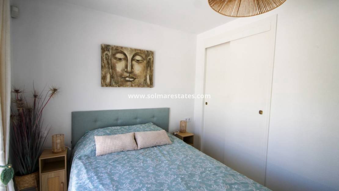2 slaapkamer Halfvrijstaande villa te koop in Villamartin met zwembad - € 215.000 (Ref: 10062643)