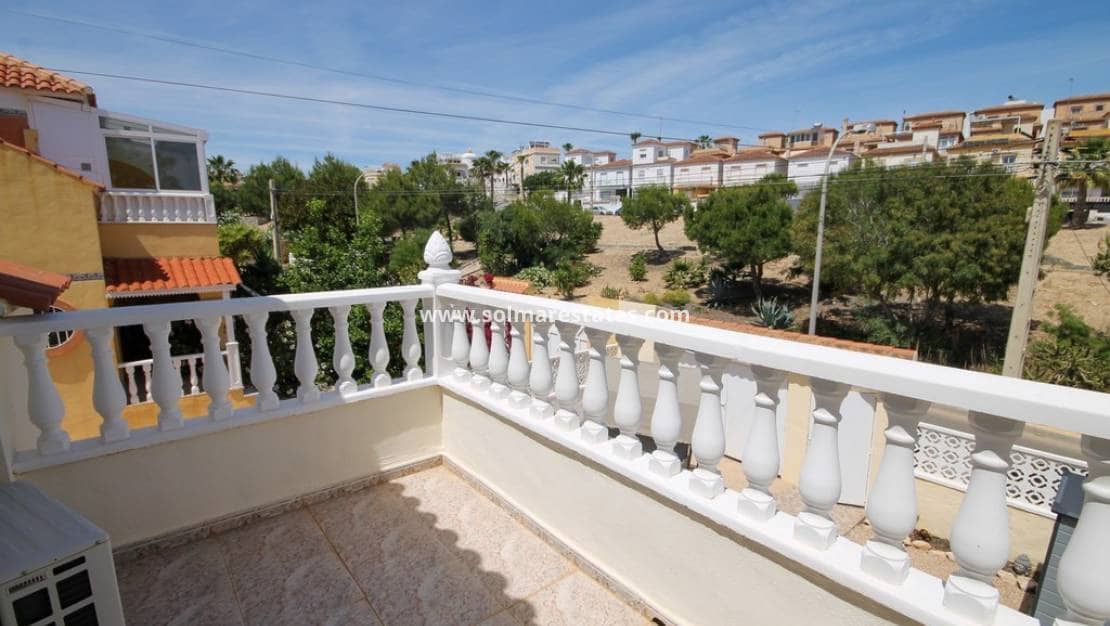 2 slaapkamer Halfvrijstaande villa te koop in Villamartin met zwembad - € 215.000 (Ref: 10062643)