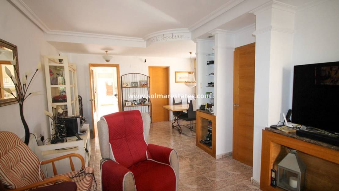 3 sypialnia Dom blizniak na sprzedaż w Villamartin z basenem - 255 000 € (Ref: 10062644)