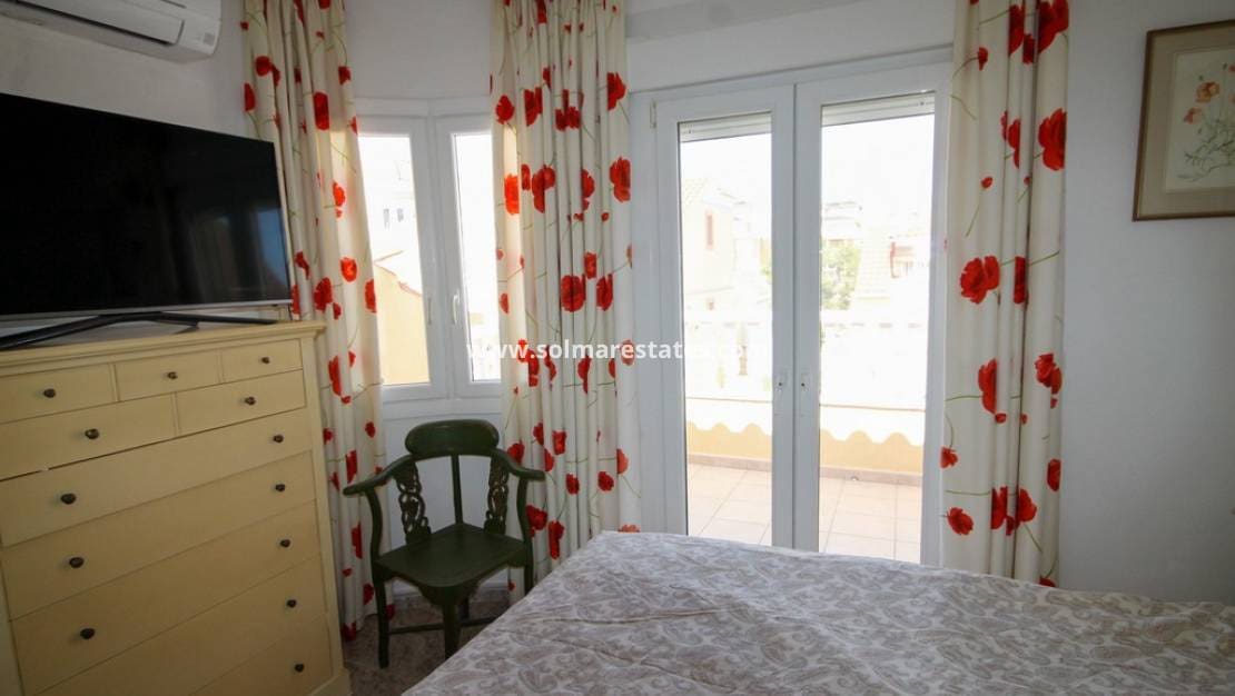 3 sypialnia Dom blizniak na sprzedaż w Villamartin z basenem - 255 000 € (Ref: 10062644)