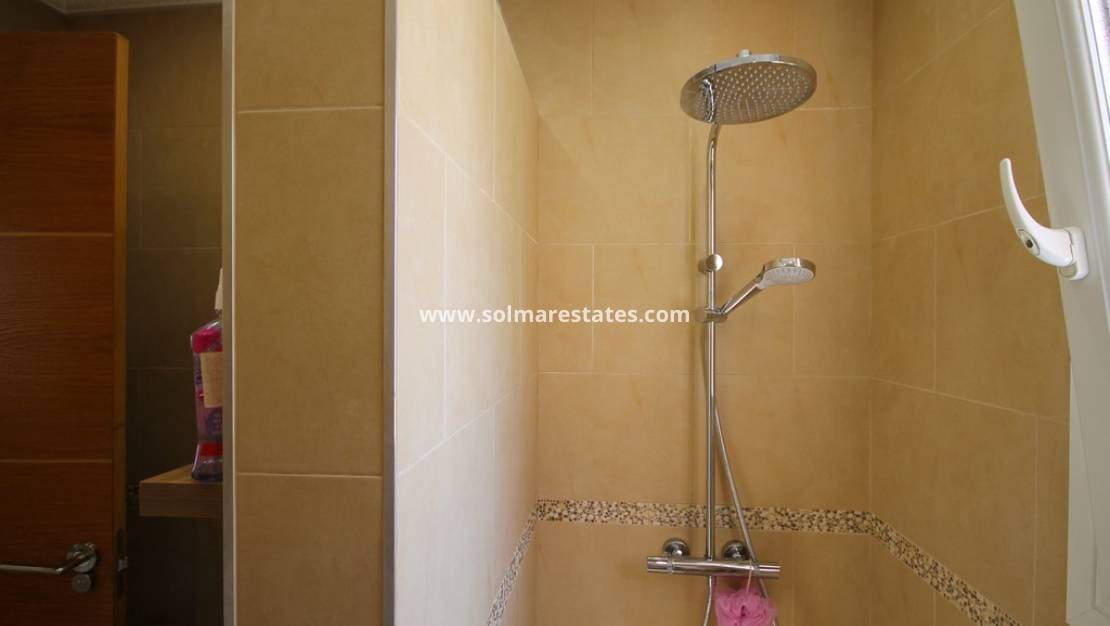 3 sypialnia Dom blizniak na sprzedaż w Villamartin z basenem - 255 000 € (Ref: 10062644)