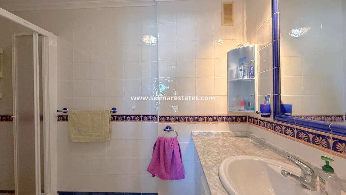 Apartamento de 2 habitaciones en Villamartin en venta con piscina - 209.900 € (Ref: 10062646)