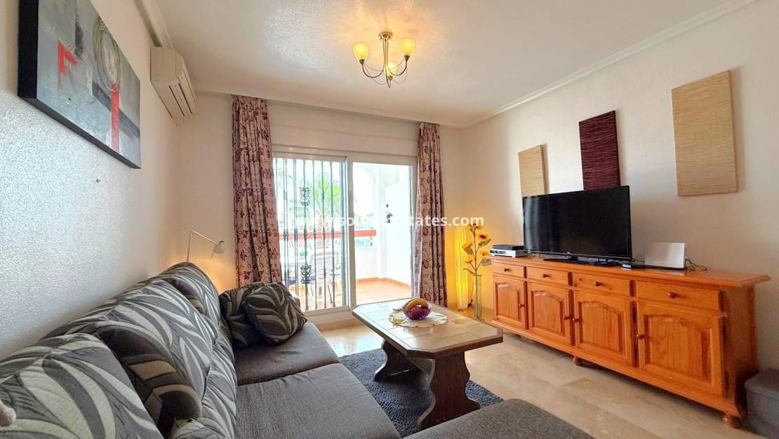 Apartamento de 2 habitaciones en Villamartin en venta con piscina - 209.900 € (Ref: 10062646)
