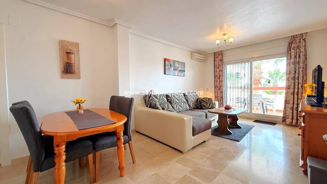 Apartamento de 2 habitaciones en Villamartin en venta con piscina - 209.900 € (Ref: 10062646)