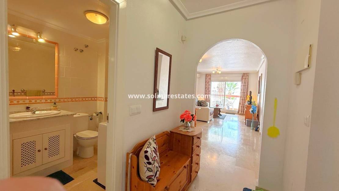 Apartamento de 2 habitaciones en Villamartin en venta con piscina - 209.900 € (Ref: 10062646)