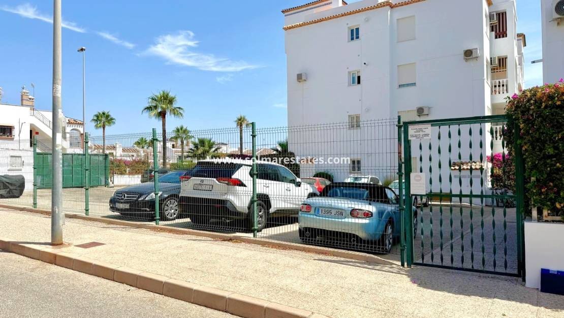 Apartamento de 2 habitaciones en Villamartin en venta con piscina - 209.900 € (Ref: 10062646)