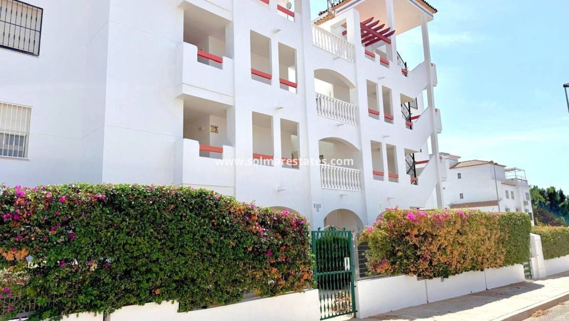 Apartamento de 2 habitaciones en Villamartin en venta con piscina - 209.900 € (Ref: 10062646)
