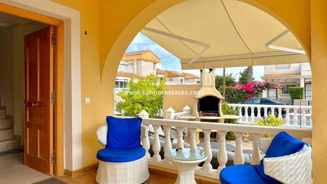 3 bedroom Villa for sale in Villamartin with pool - € 339,000 (Ref: 10062762)